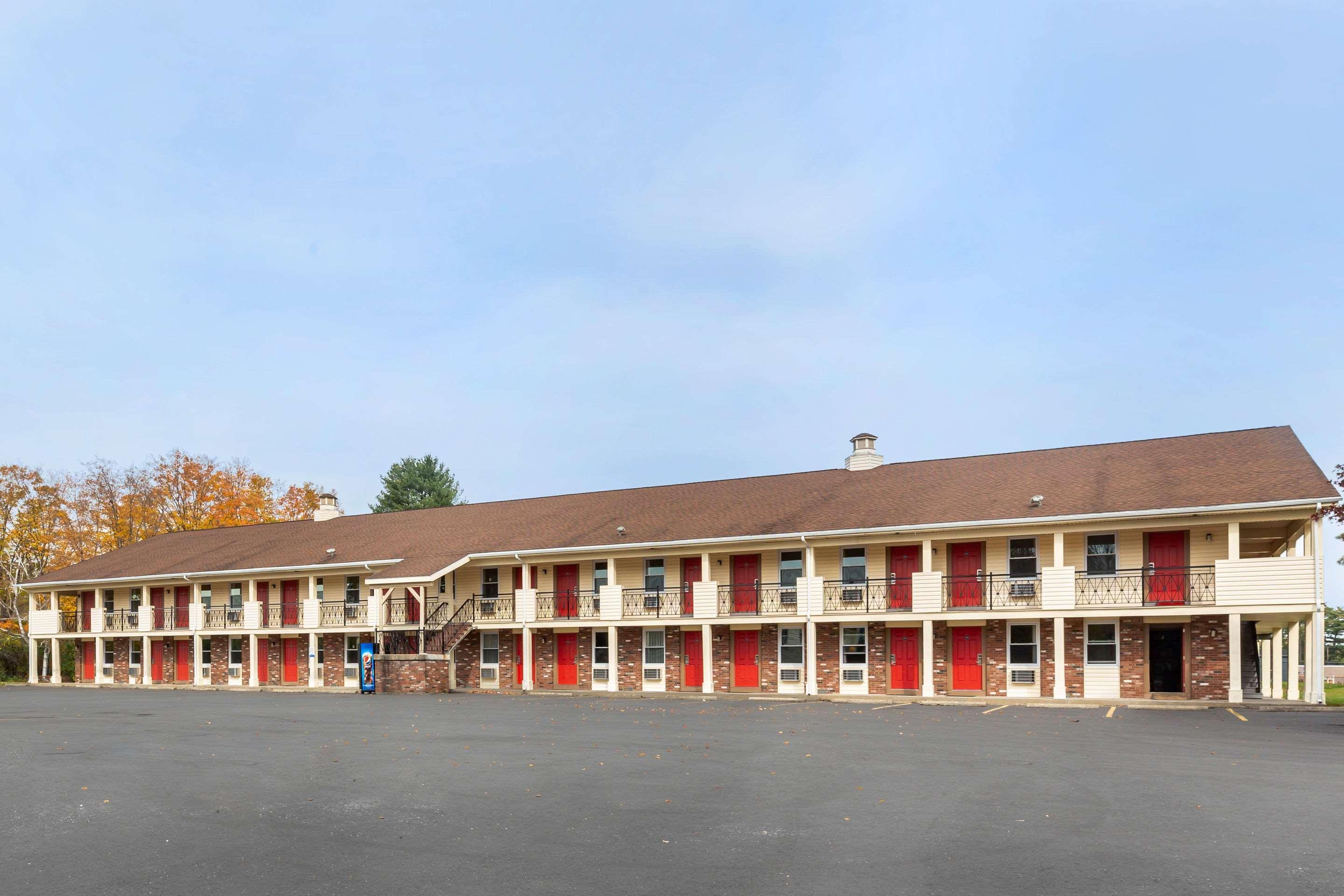 Econo Lodge Sturbridge Route 20 Екстер'єр фото