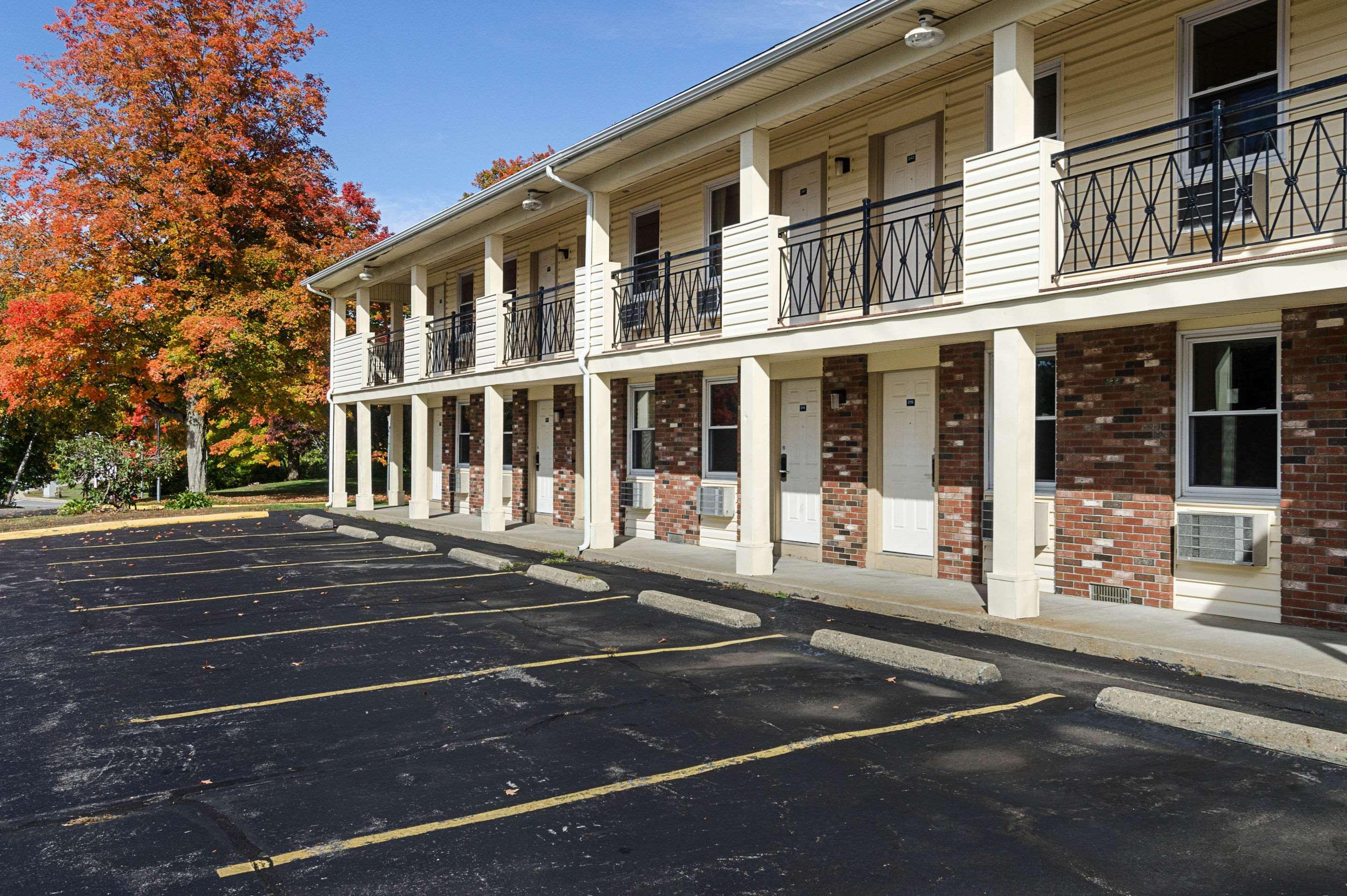 Econo Lodge Sturbridge Route 20 Екстер'єр фото